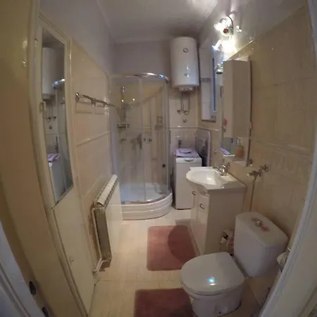 1br Flat In Heart Of W/ View *