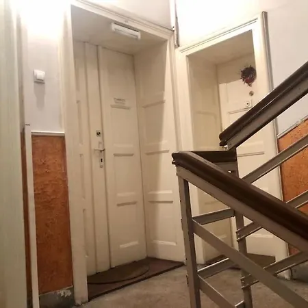 1br Flat In Heart Of W/ View *